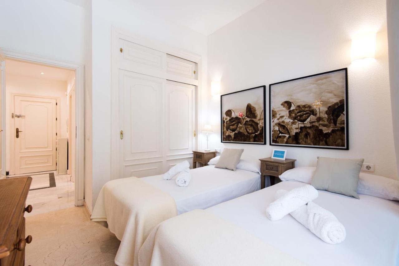 Rentandhomes Beachfront Marbella Center Exterior photo