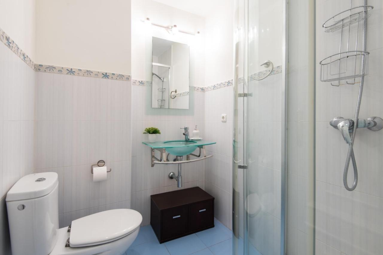 Rentandhomes Beachfront Marbella Center Exterior photo