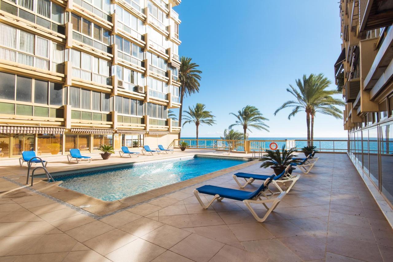 Rentandhomes Beachfront Marbella Center Exterior photo