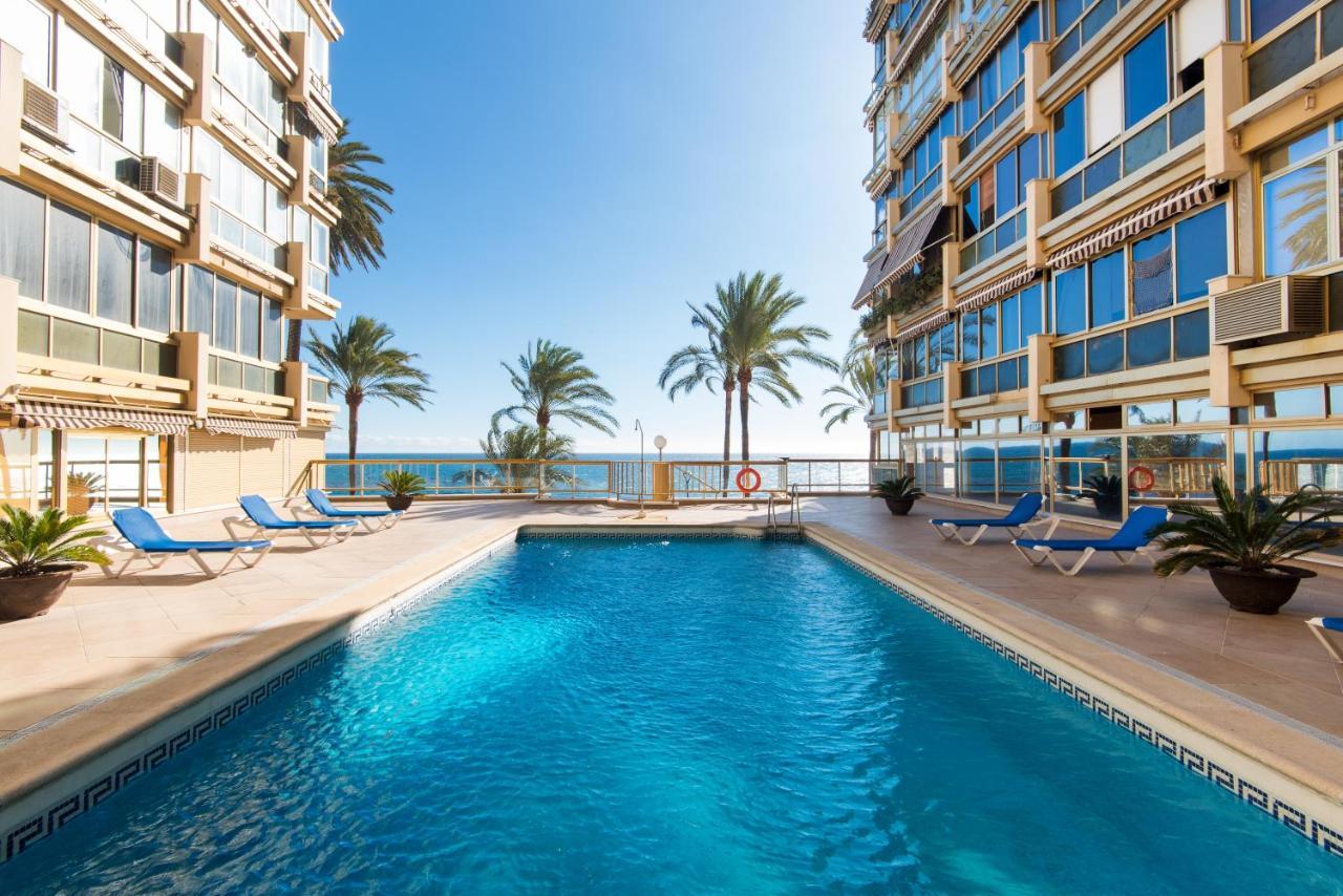 Rentandhomes Beachfront Marbella Center Exterior photo